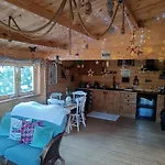 Luxury Log Cabin With Wood Fired Hot Tub
