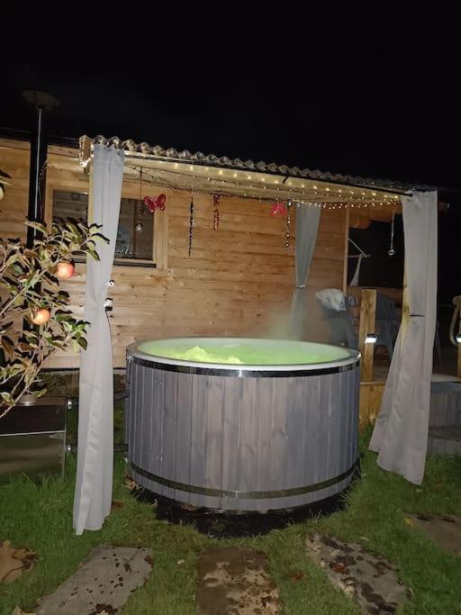 Luxury Log With Wood Fired Hot Tub Chalet