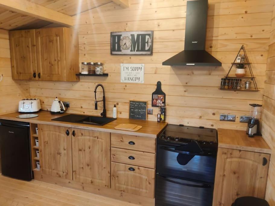 Luxury Log With Wood Fired Hot Tub