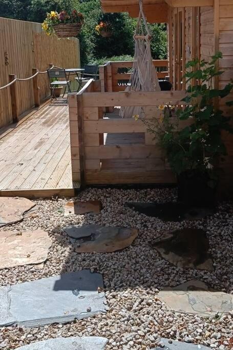 Luxury Log With Wood Fired Hot Tub * Moville