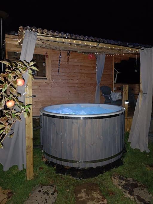 Chalet Luxury Log With Wood Fired Hot Tub