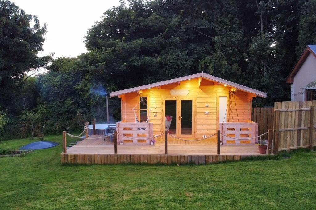 Luxury Log With Wood Fired Hot Tub Chalet *