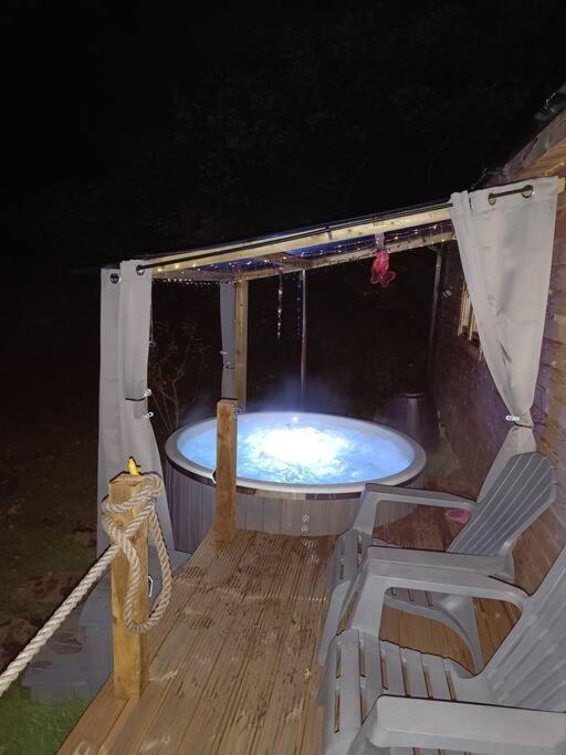 Luxury Log With Wood Fired Hot Tub Chalet Moville