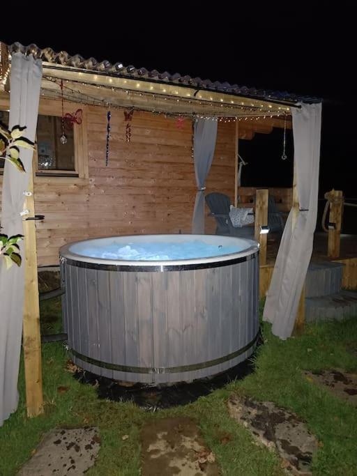 Chalet Luxury Log With Wood Fired Hot Tub *
