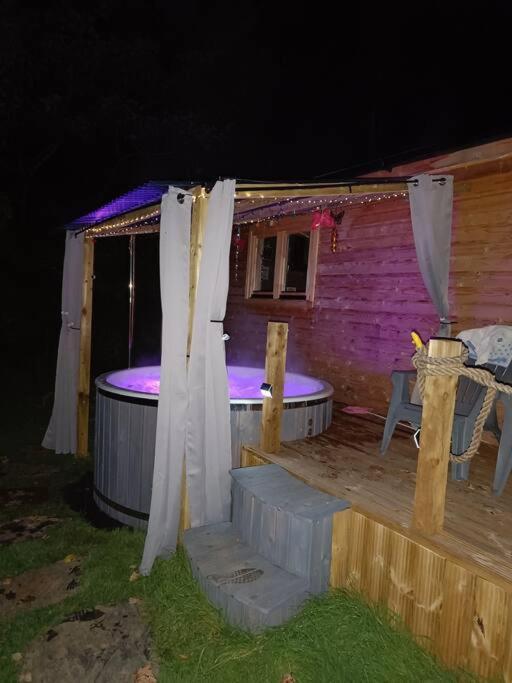 Luxury Log With Wood Fired Hot Tub * Moville