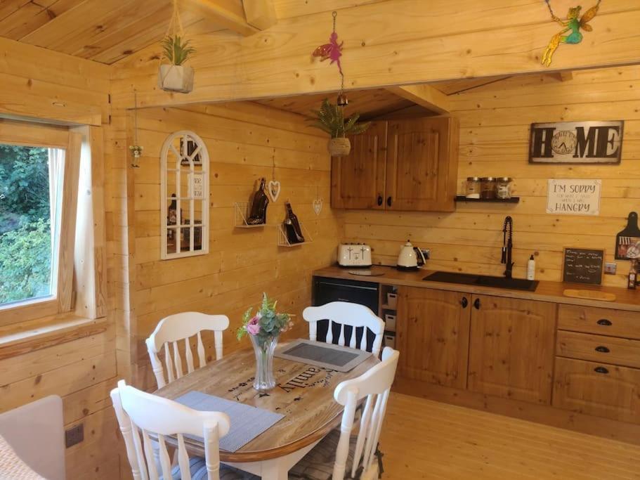 Luxury Log With Wood Fired Hot Tub Moville
