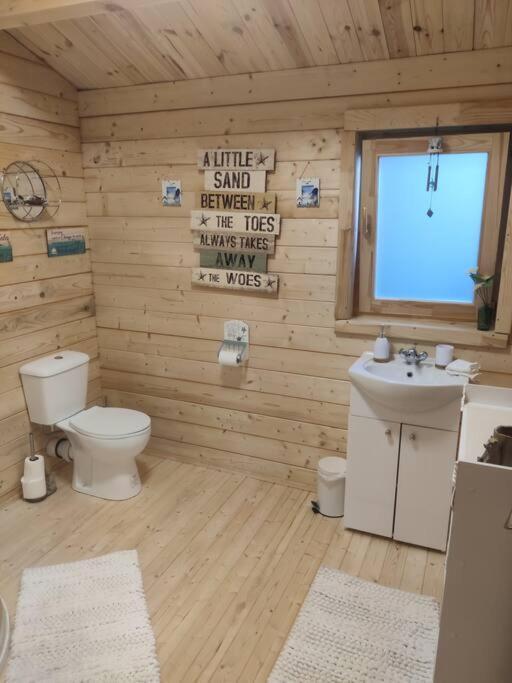 Luxury Log With Wood Fired Hot Tub * Moville