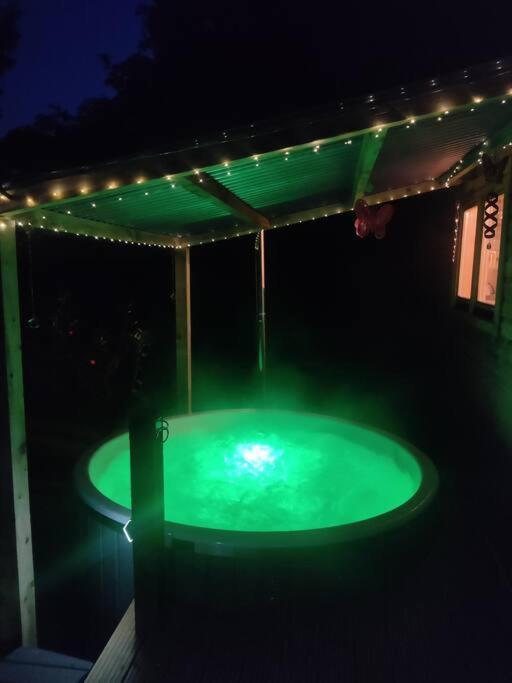 Luxury Log With Wood Fired Hot Tub