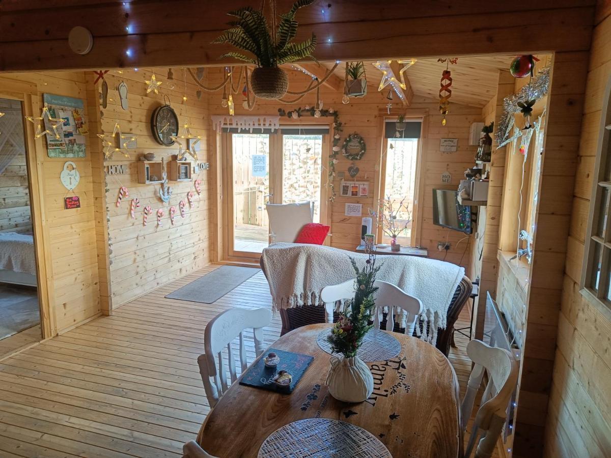 Luxury Log With Wood Fired Hot Tub Chalet