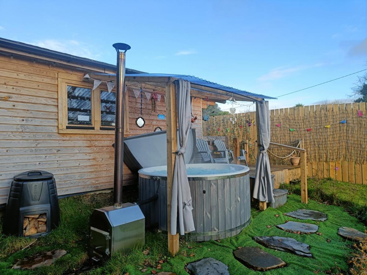 Luxury Log With Wood Fired Hot Tub * Moville
