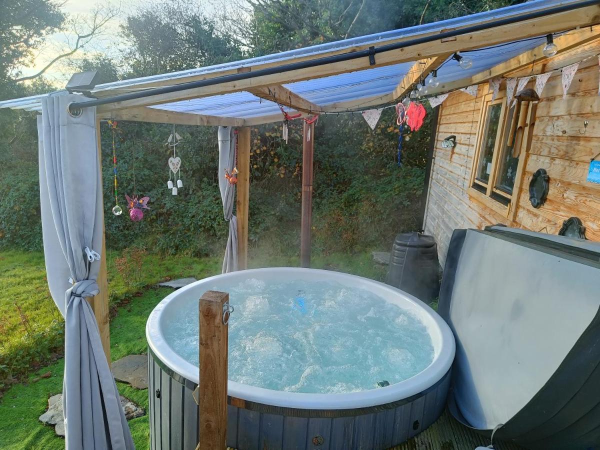 Luxury Log With Wood Fired Hot Tub Moville