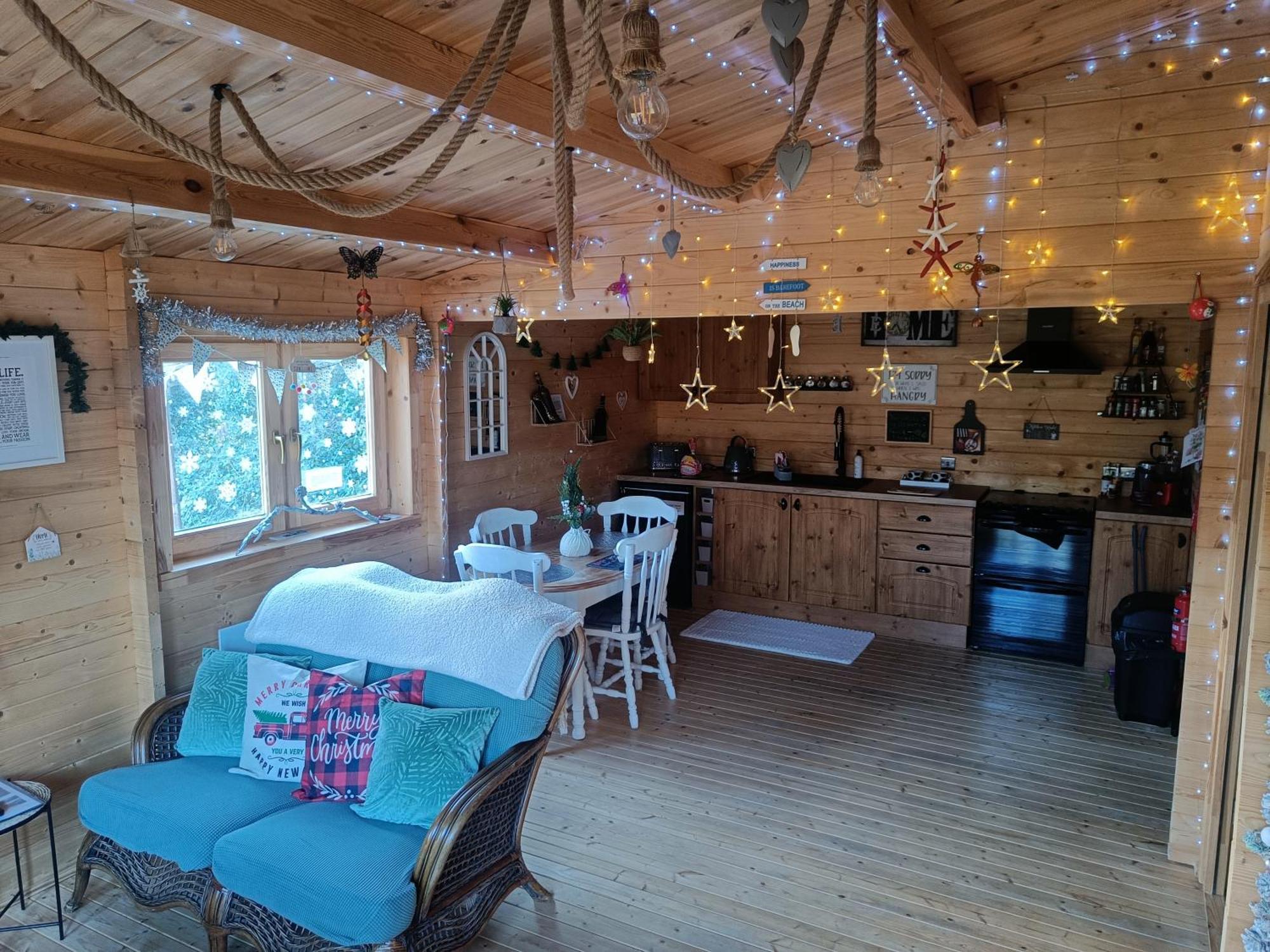 Luxury Log With Wood Fired Hot Tub Chalet